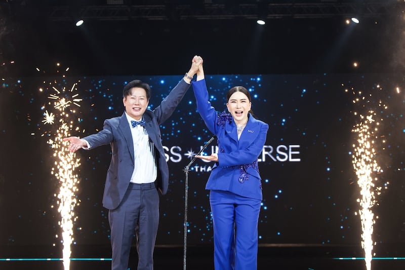 Nawat Itsaragrisil y Anne Jakrajutatip.