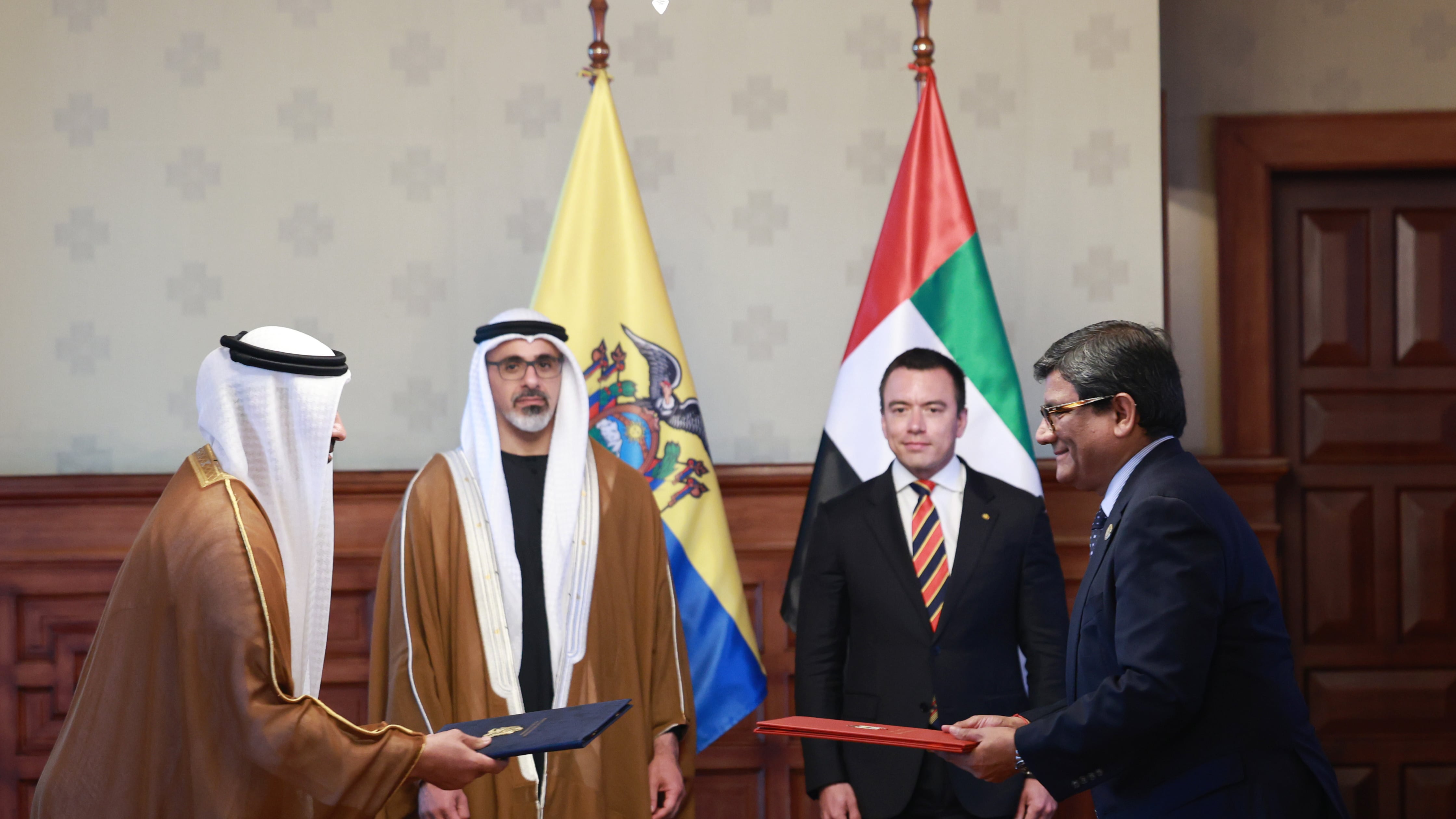 01 de marzo del 2026.- El presidente de la República, Daniel Noboa y el Príncipe heredero de Abu Dabi, Khaled Bin Mohamed Bin Zayed Al Nahyan, fueron testigos de honor de la suscripción de memorandos de entendimiento entre Ecuador y Emiratos Árabes Unidos, en el Palacio de Gobierno