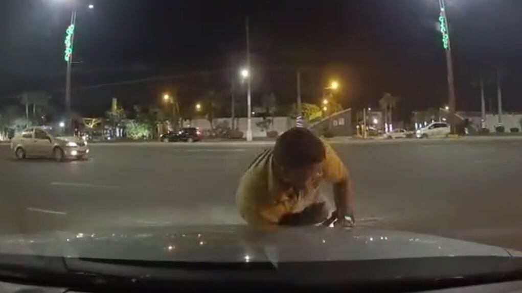 Un hombre se lanzó contra vehículo y fingió ser atropellado en Samborondón; Advierten de nueva modalidad de robo y extorsión