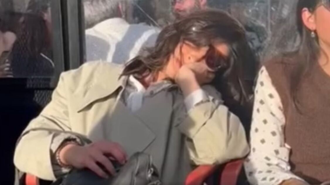 Se quedó dormida en una terraza y despertó con una cuenta de 500 euros: la broma viral de TikTok