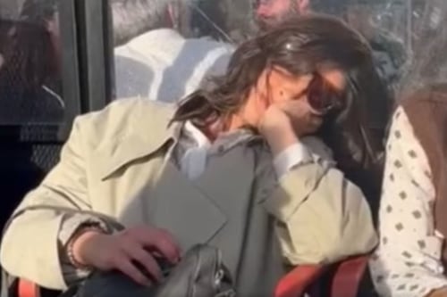 Se quedó dormida en un bar y al despertar estaba rodeada de desconocidos y con una enorme cuenta a pagar