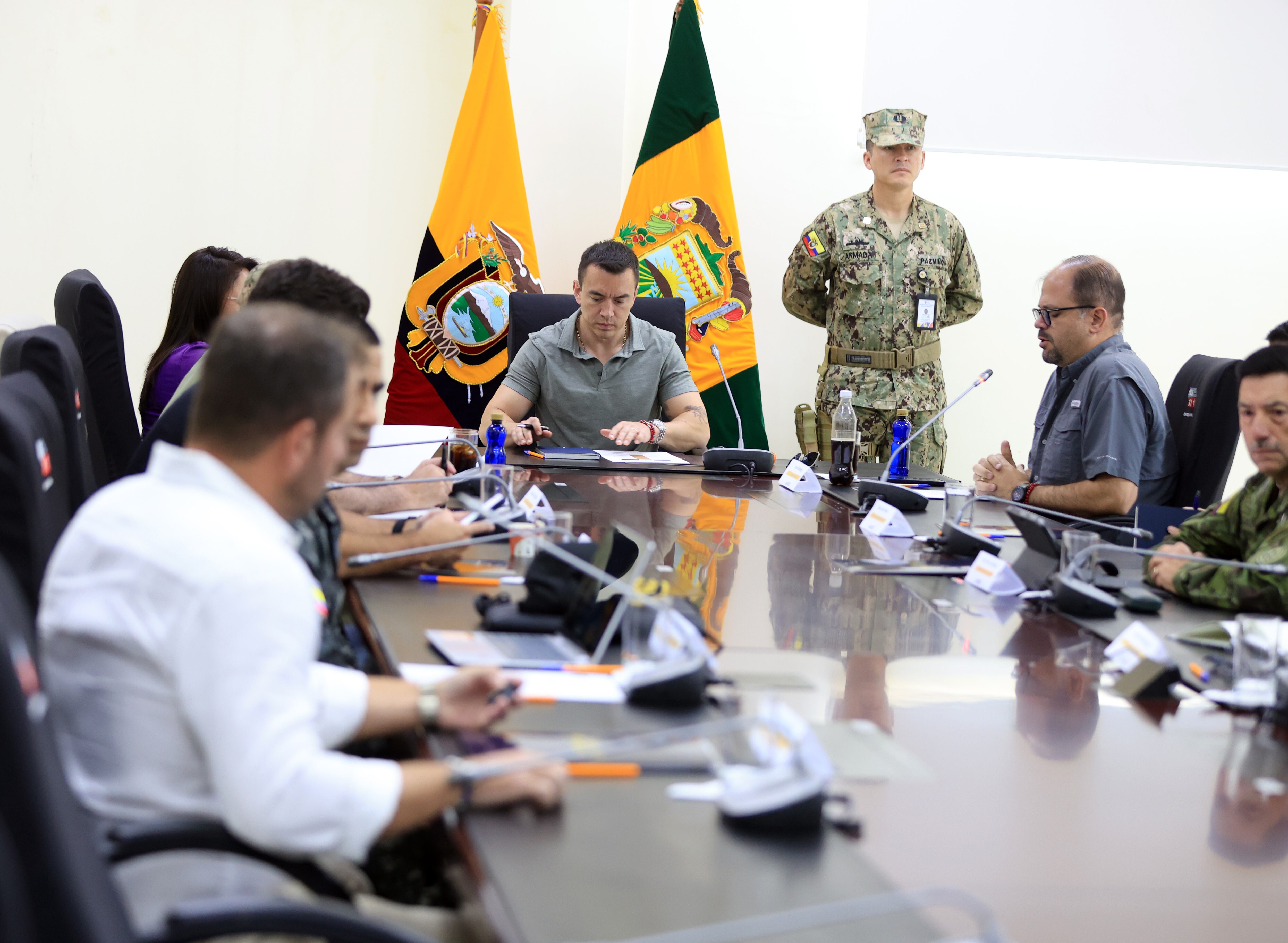 Daniel Noboa evalúa los primeros resultados del toque de queda durante el Gabinete de Seguridad