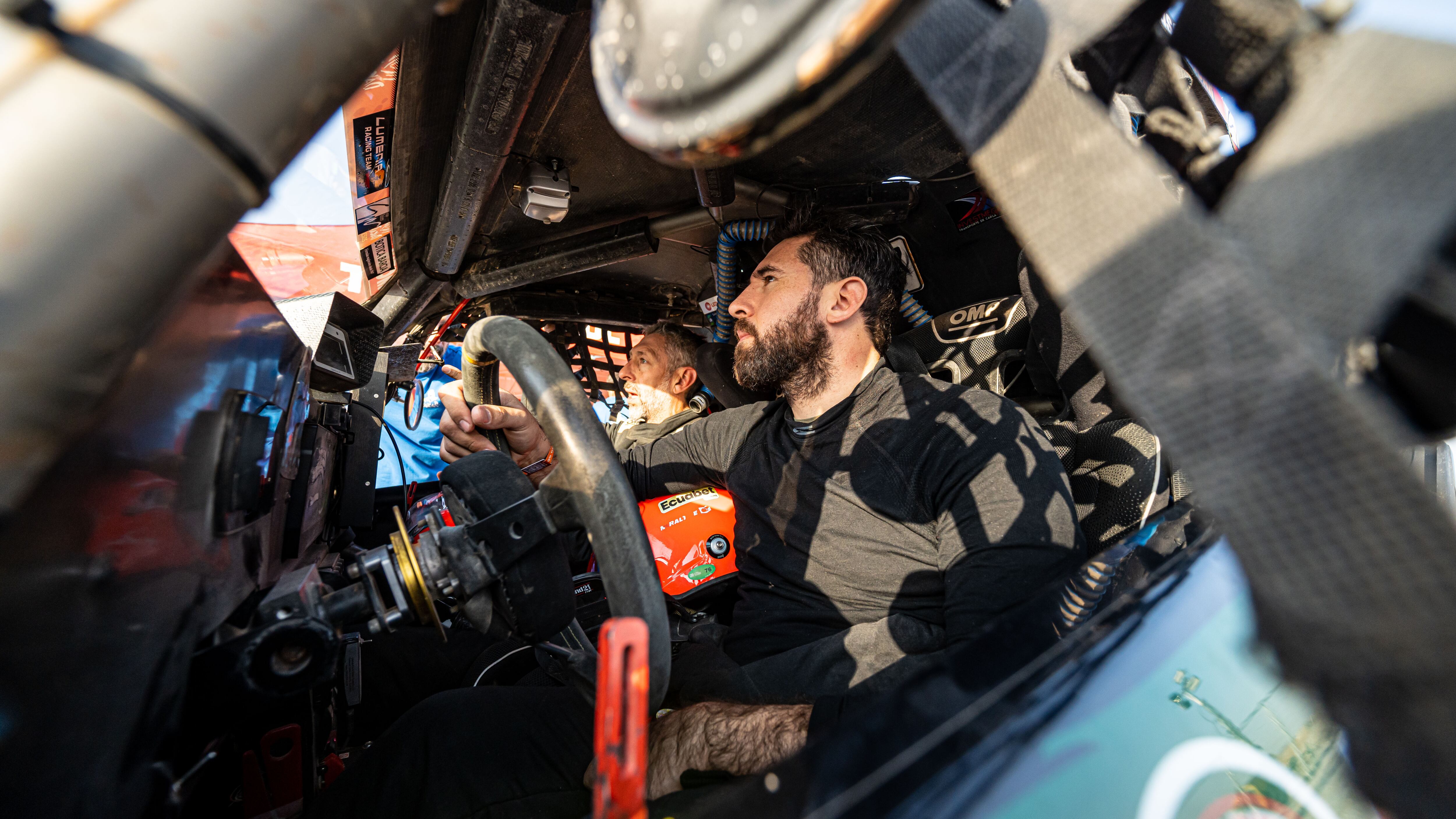 Brad Salazar junto a su navegante, Eugenio Arrieta en el Rally Dakar 2023.