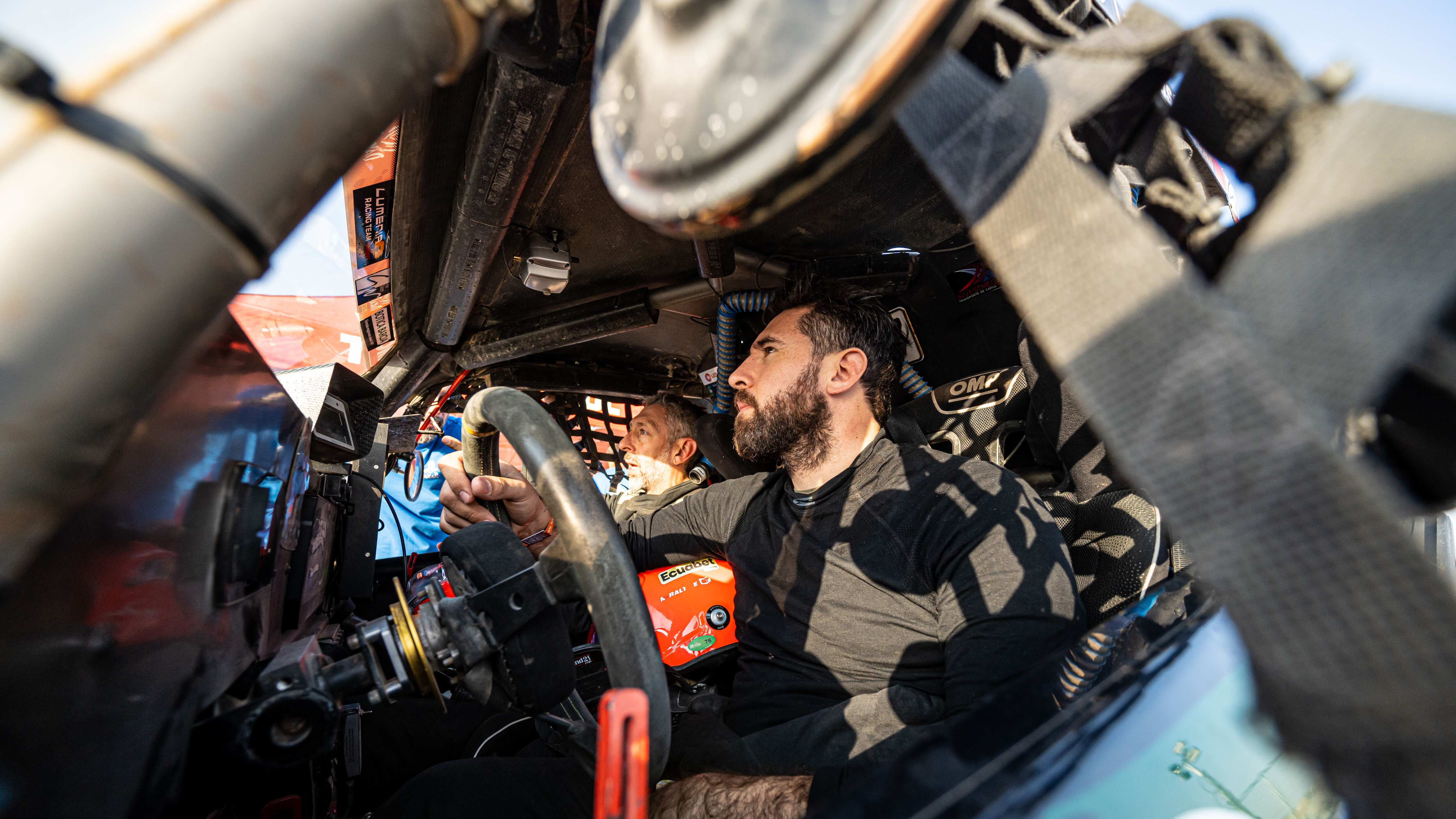 Brad Salazar junto a su navegante, Eugenio Arrieta en el Rally Dakar 2023.