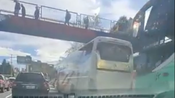 Congestión de buses Av. Simón Bolívar - Fuente: Video de X