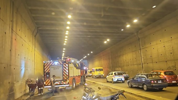 Heridos tras accidente en puente a desnivel de San Carlos, norte de Quito