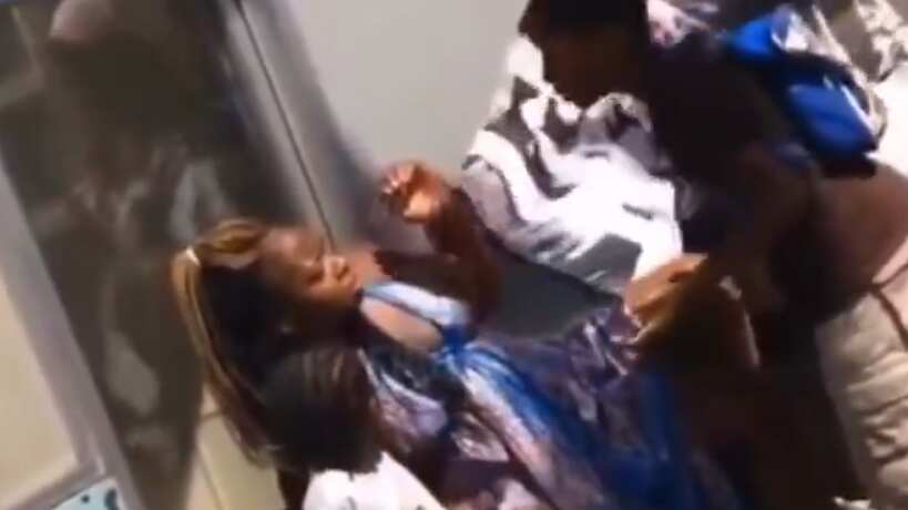 Niño golpea a su madre