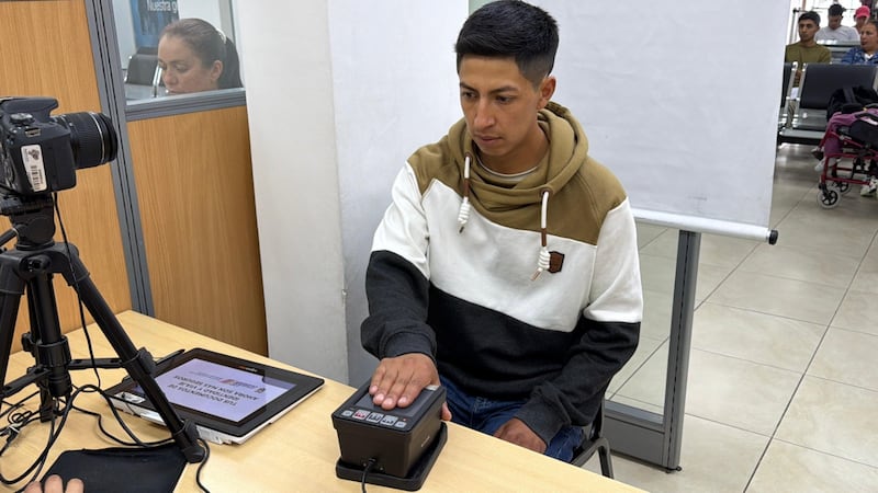 cédula y pasaporte en Ecuador