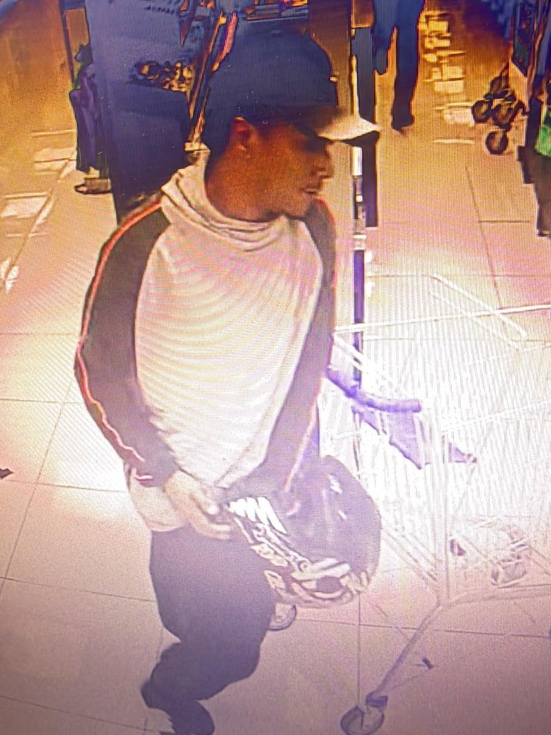 Rostros de los sospechosos de asalto y asesinato de empleado de supermercado en Quito se viralizan en redes sociales Foto: Policía Nacional