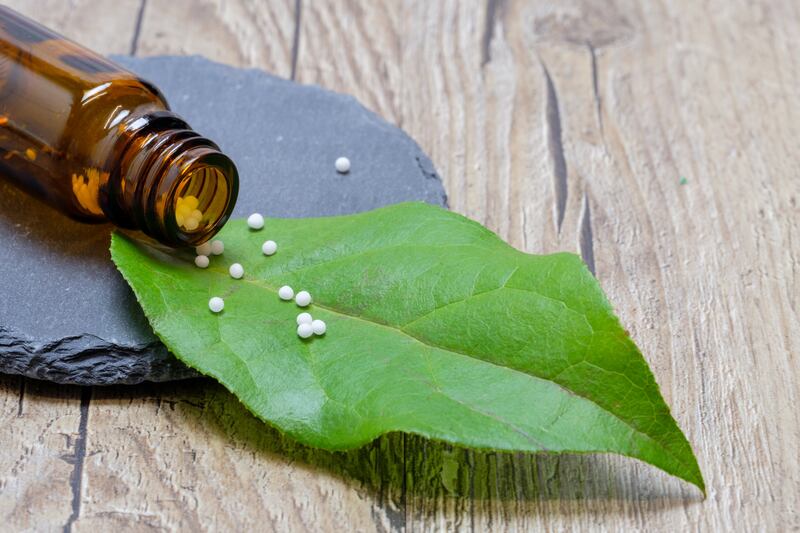 La homeopatía, o medicina homeopática, es una práctica médica alternativa fundada en Alemania a finales del siglo XVIII. Foto: Freepik.