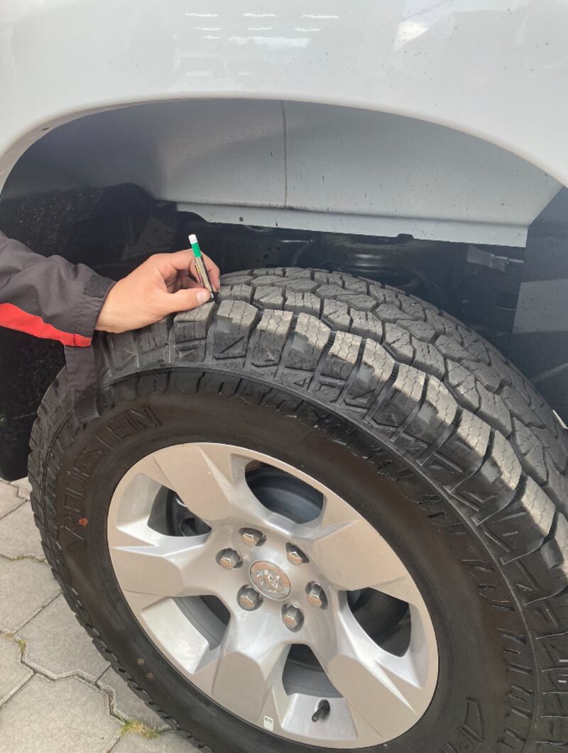 Medición del nivel de presión de aire en las llantas