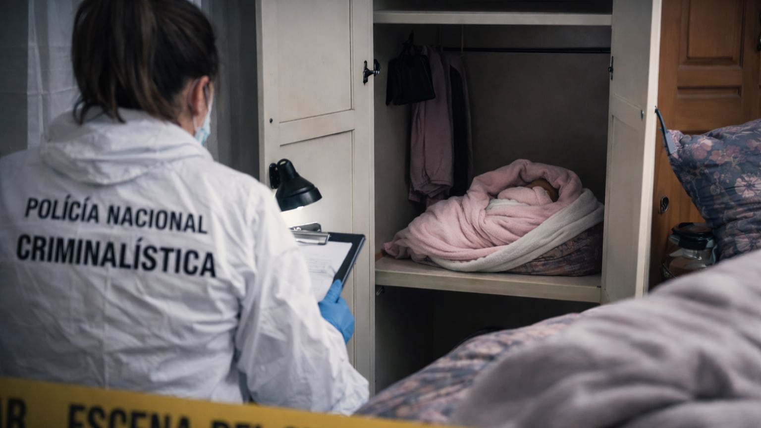 Mujer asfixió y asesinó a su hija que tenía una hora de nacida; luego la vistió y escondió el cuerpo