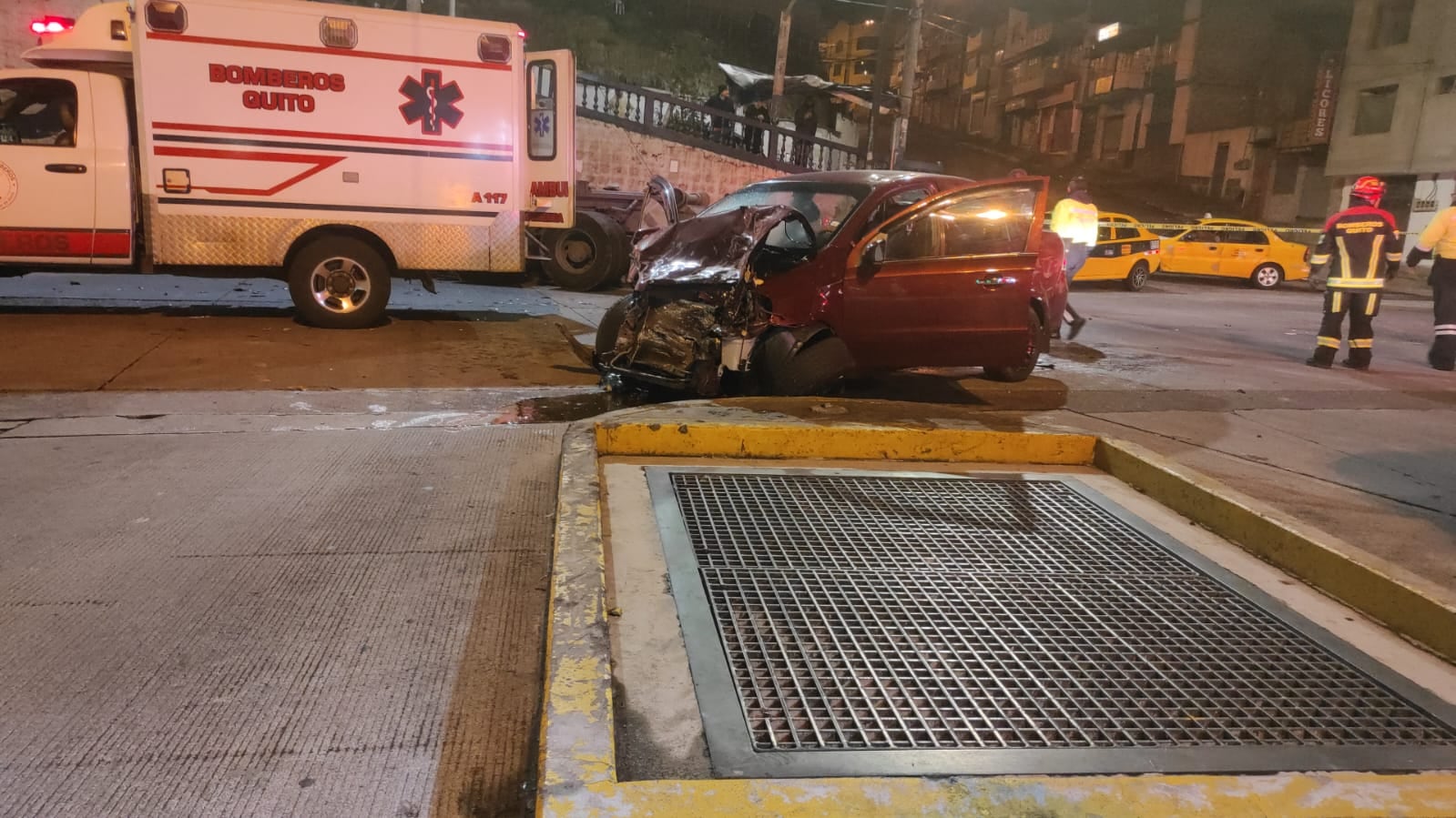 Choque entre camión y un automóvil dejó varios heridos en el sur de Quito