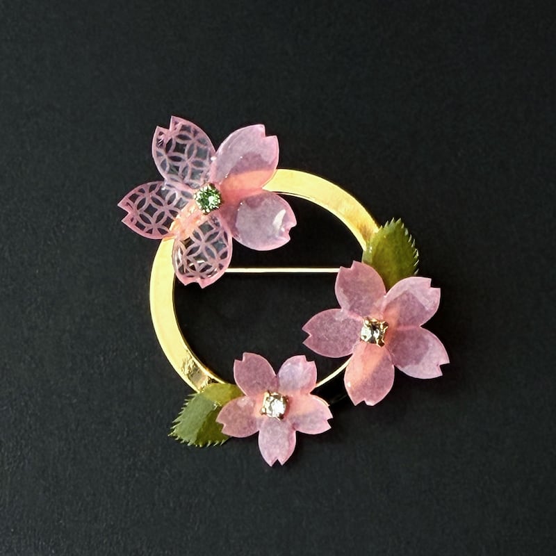 El artista japonés Naofumi Hama transforma una de las figuras más emblemáticas del origami —la grulla— en esculturas tridimensionales llenas de vida. Foto: cortesía.