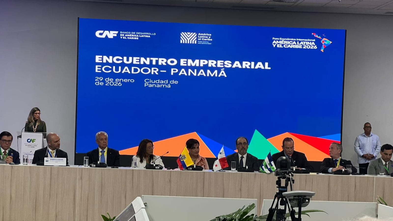 Ecuador fortalece alianzas empresariales y energéticas en jornada del foro de la CAF