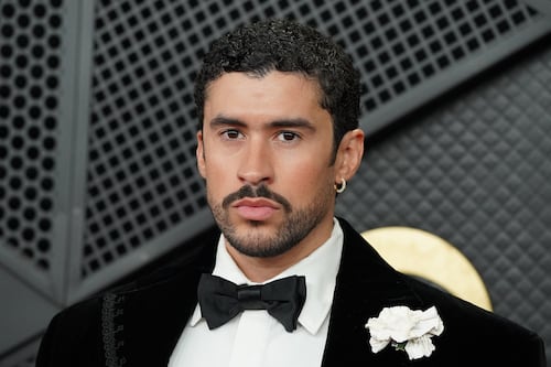 Lo que esconde el traje de Bad Bunny usado en los Grammy 2026