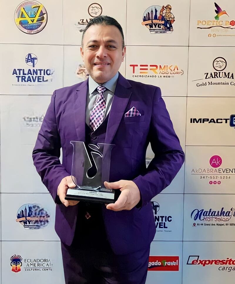 En Nueva York Xavier Enrique triunfó en los Premios Unidad 2023 Metro