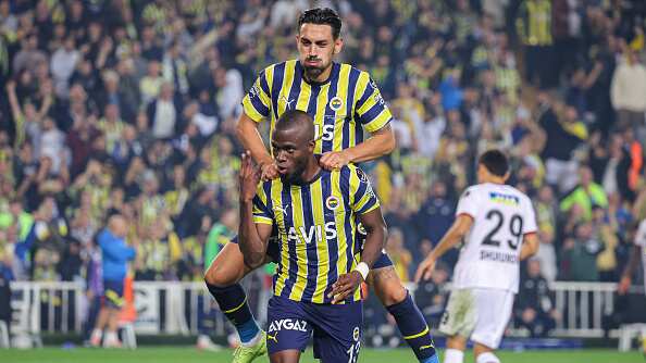 Énner Valecia con el Fenerbache