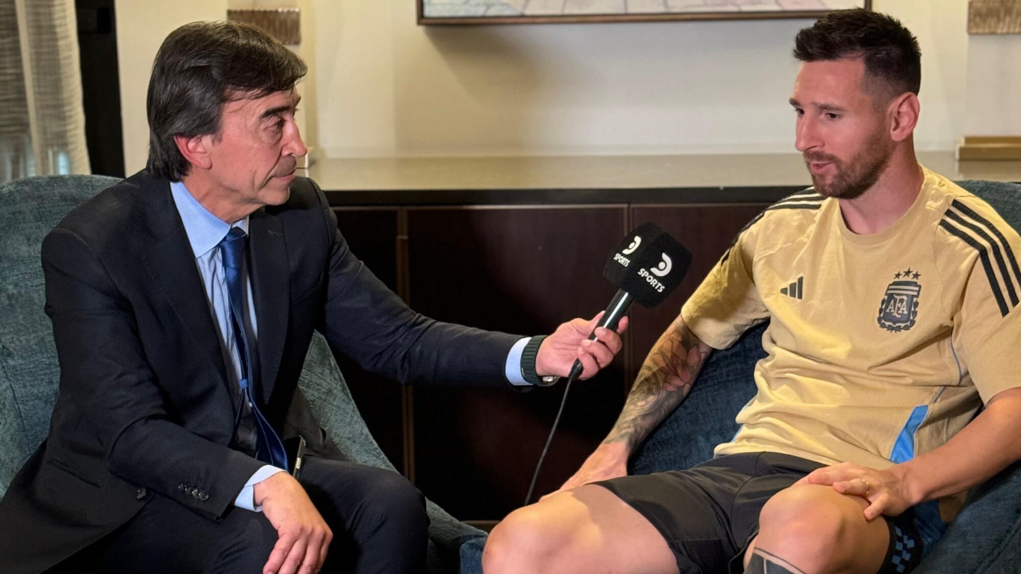 Lionel Messi con Marcelo Benedetto, de DSPORTS