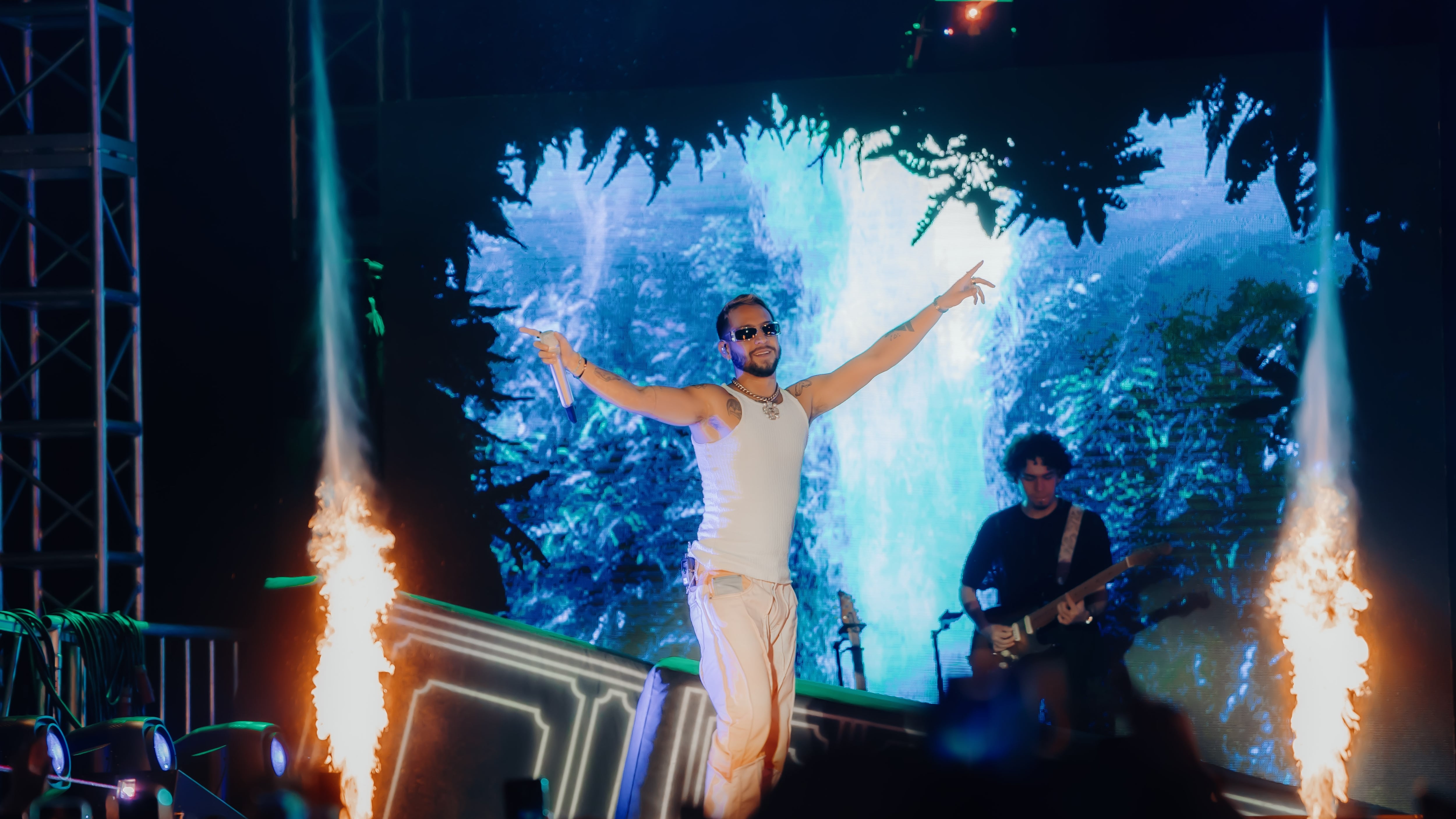 Artista Mora en concierto de Guayaquil