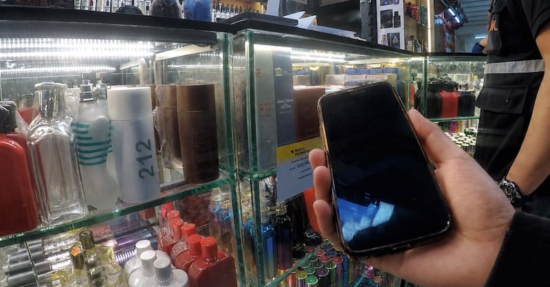 Rastreó su celular que fue robado en el Centro Histórico de Quito y un operativo municipal lo encontró en un local comercial. Foto: Secretaría de Seguridad del Municipio de Quito