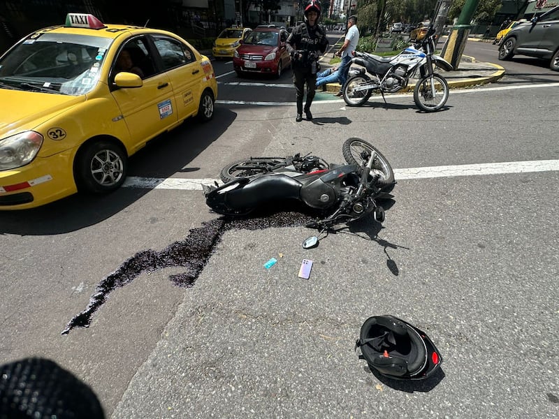 Robos de celular en la 12 de Octubre, centro de Quito