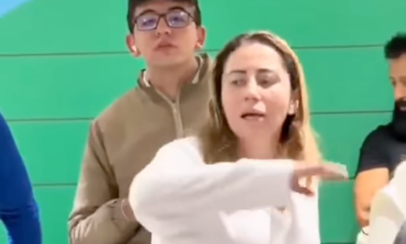 mujer operada de 'lipo' pide atención prioritaria