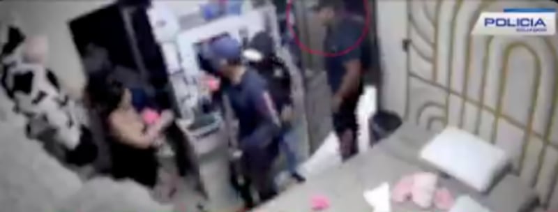 La Policía Nacional arrestó a Joao J., señalado como presunto responsable del doble asesinato en la urbanización Málaga II, en Daule. Sería parte de Los Tiguerones.