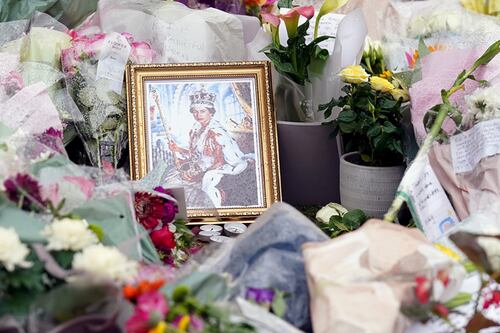 Así luce la lápida de la Reina Isabel II: El Palacio de Buckingham reveló la imagen