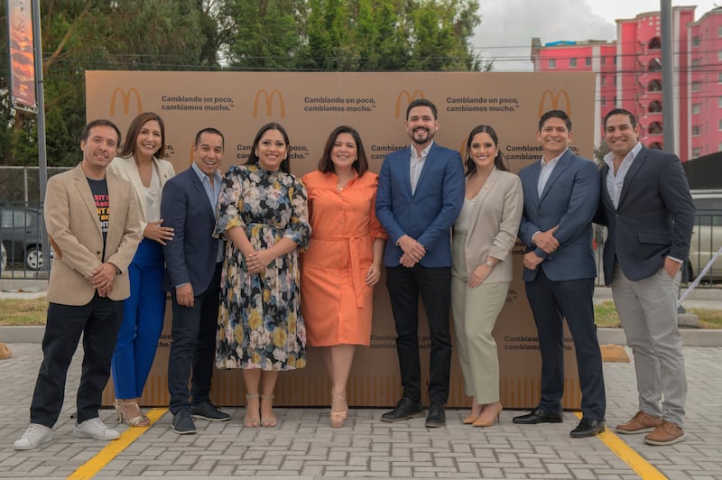 Evento de apertura del primer restaurante sustentable de McDonald’s en Quito.