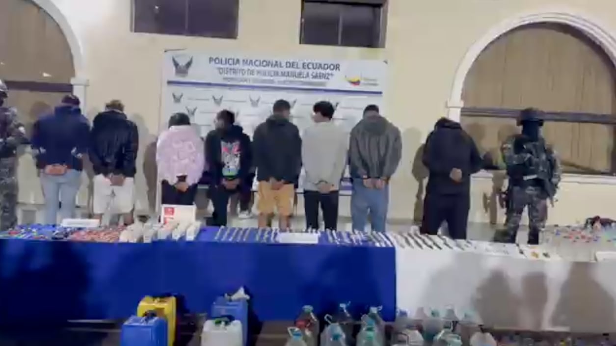 Desarticulan banda que robaba a pasajeros que salían del aeropuerto de Quito