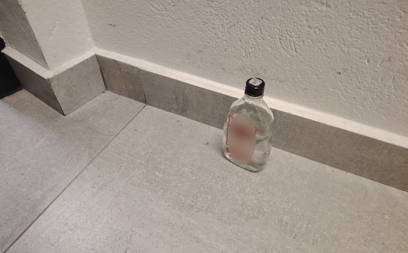 Sancionan a dos personas que ingresaron en estado etílico al Metro de Quito: una fue aprehendida por agredir a policías. Fotos: AMC