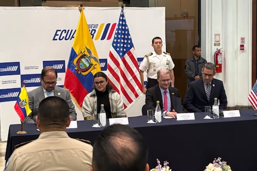 Ecuador firma acuerdo con EE.UU. para cooperación del FBI en la lucha contra el crimen organizado
