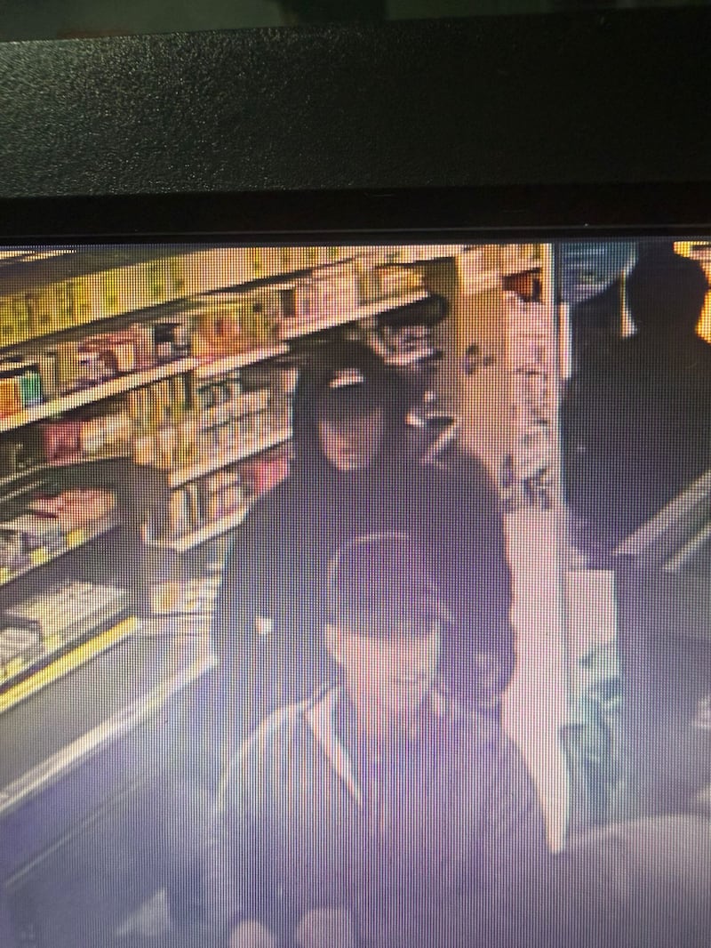 Rostros de los sospechosos de asalto y asesinato de empleado de supermercado en Quito se viralizan en redes sociales Foto: Policía Nacional