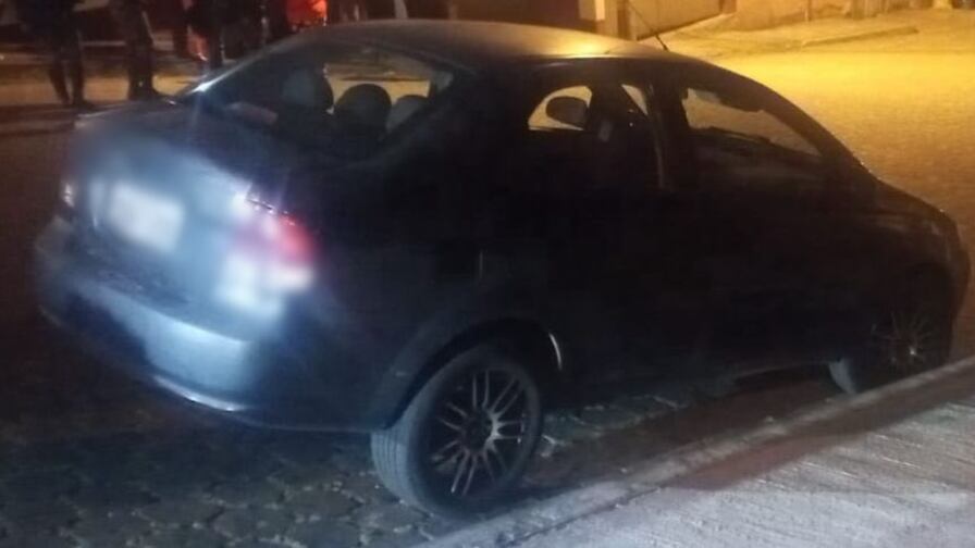 Ciudadanos someten y desarman a ladrones que intentaron robar un vehículo en el norte de Quito