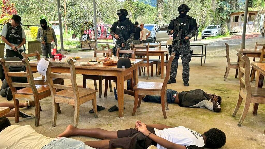 Tenían secuestrada a una familia en una hostería de Mindo por un mes; así fue su liberación