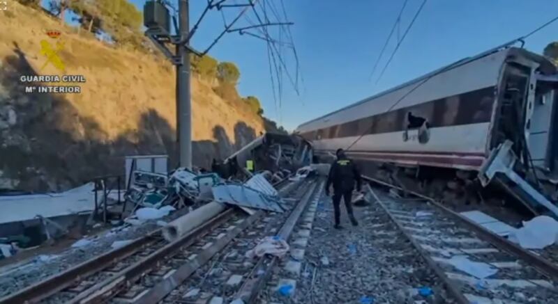 Devastador accidente ferroviario en Adamuz deja 39 fallecidos y varios heridos - Fuente: Captura de vídeo de la Guardia Civil