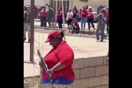 Trump se burla de mujeres integrantes de la milicia de Venezuela