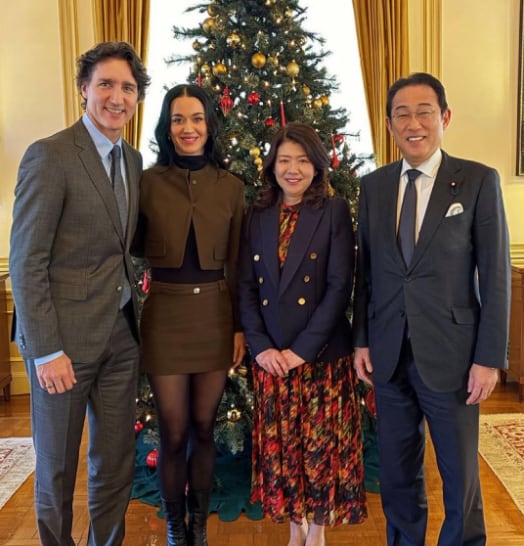 Katy Perry y Justin Trudeau en Tokio, en la publicación que confirmó su romance ante millones de seguidores.