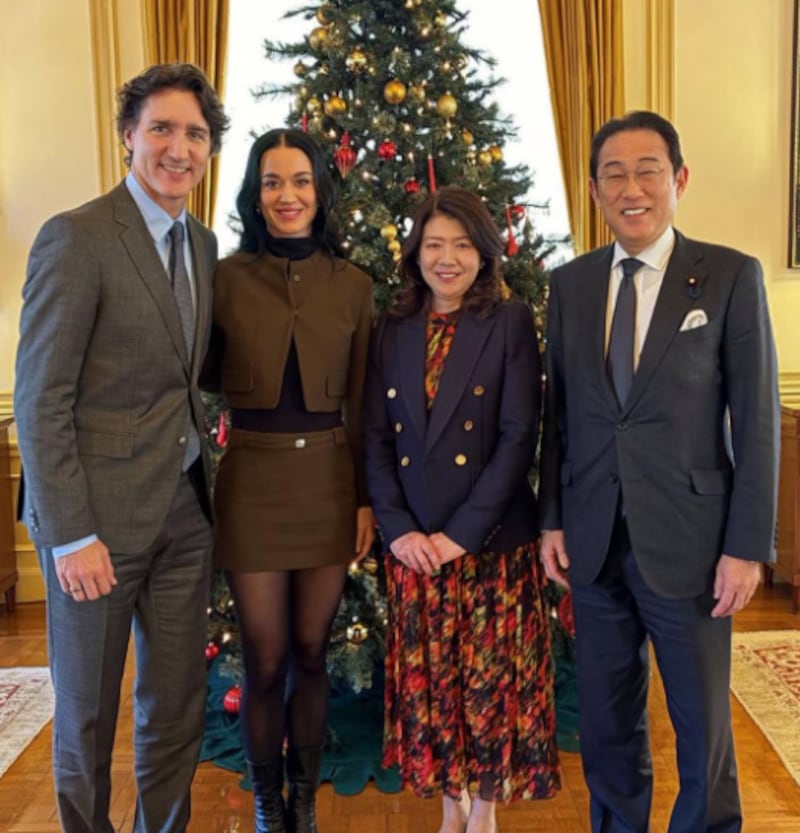 Katy Perry y Justin Trudeau en Tokio, en la publicación que confirmó su romance ante millones de seguidores.