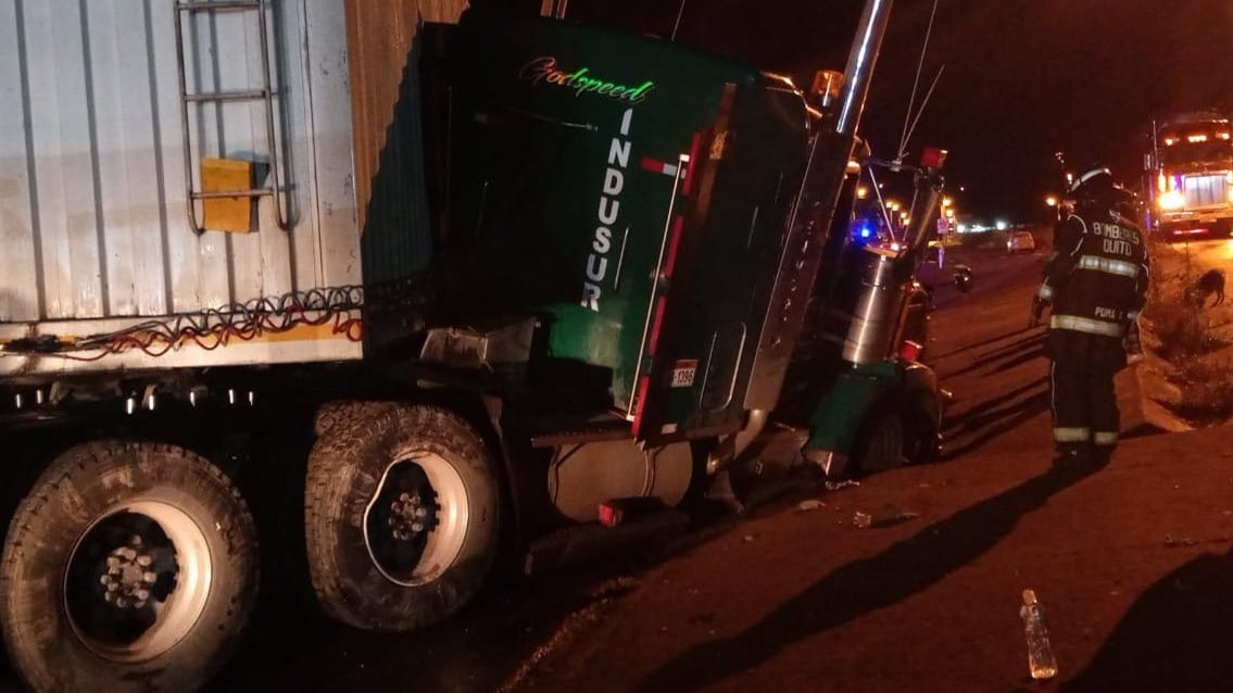 Choque de dos tráilers en el sector de Checa.