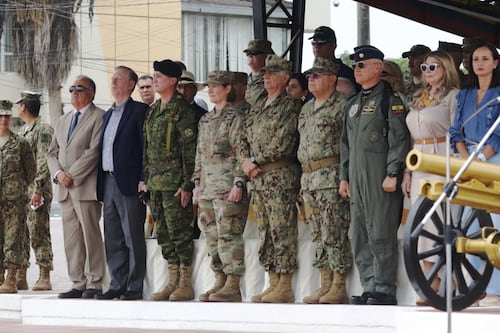 Así son los equipos de seguridad militar, camiones y motores de lanchas que EE.UU. donó a Ecuador