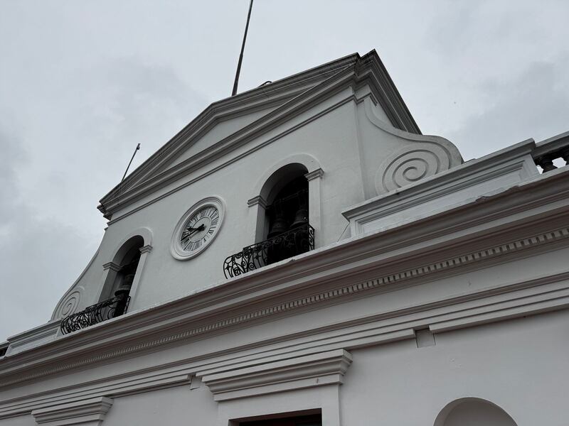 El histórico reloj del Palacio de Carondelet vuelve a latir tras su restauración