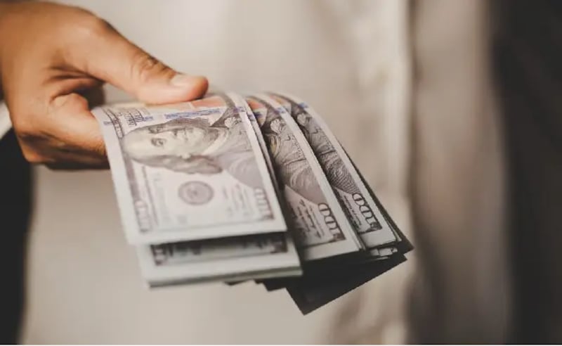 Pedían USD 1.000 para “tramitar” la visa a EE.UU. en Quito, pero resultó en fraude con documentos falsos