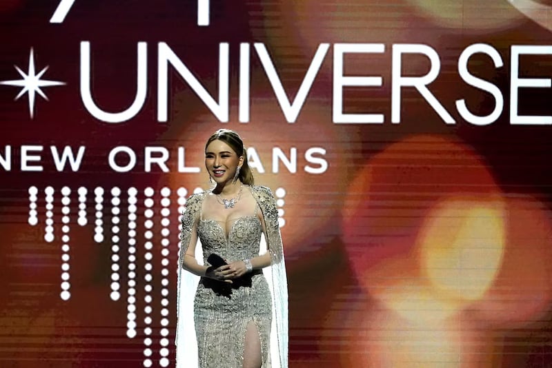 Es empresaria tailandesa, directora ejecutivo y fundadora del conglomerado multinacional tailandés JKN Global Group Public Company Limited, y copropietaria de las organizaciones de concursos de belleza Miss Universe, Miss USA y Miss Teen USA. (Foto: Redes sociales)