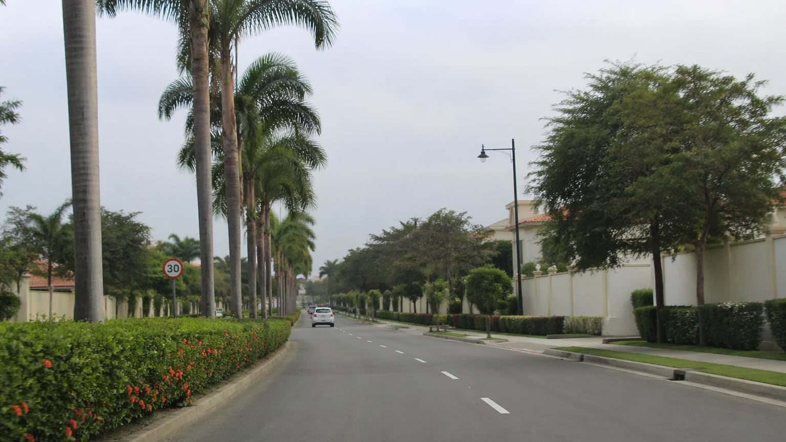 La medida forma parte del estado de excepción en Guayas y limitará la circulación nocturna durante más de dos semanas.