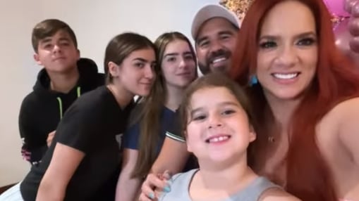 Gabriela Pazmiño se mostró radiante al lado de los suyos, en su cumpleaños número 47.