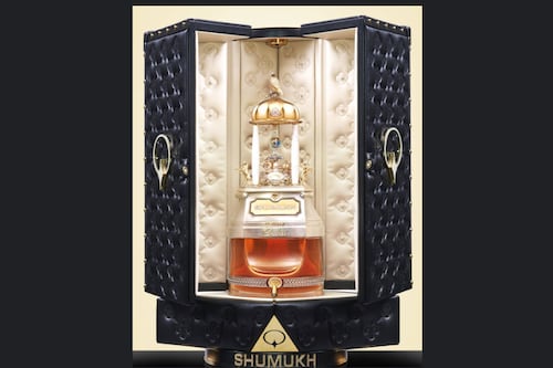 ¡Oro, plata, diamantes y un olor asombroso! Así es el perfume más caro del mundo