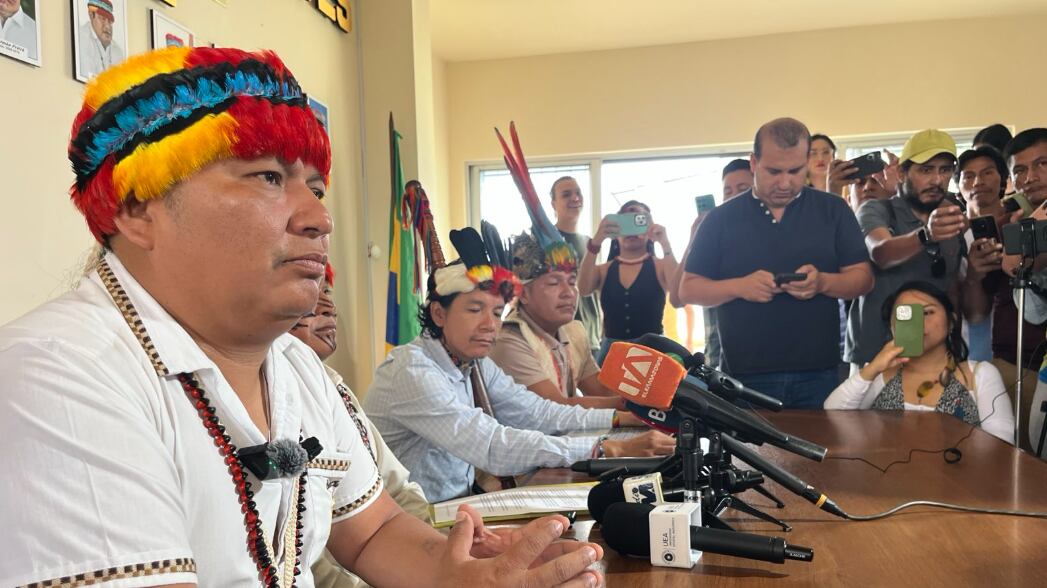 Nacionalidades de Pastaza anuncian su decisión de sumarse al paro en rueda de prensa junto a Marlon Vargas, presidente de la CONAIE.