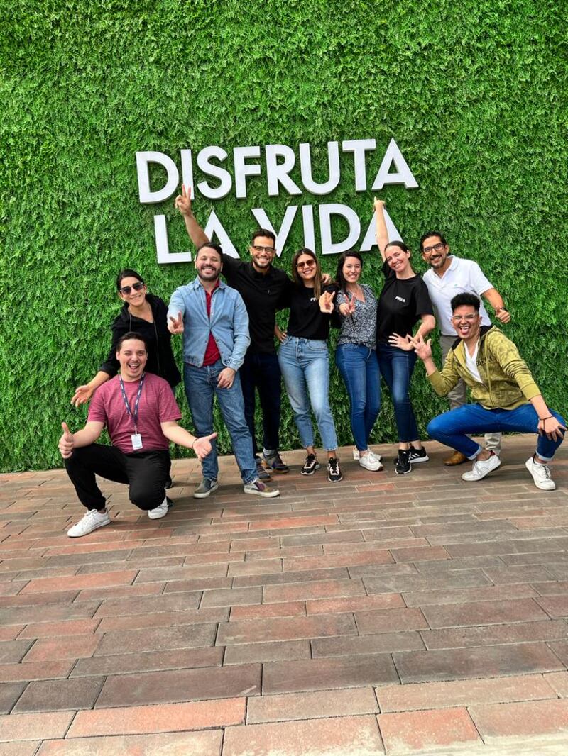 El equipo de la producción del nuevo video de Daniel Betancourth en alianza con Pycca.